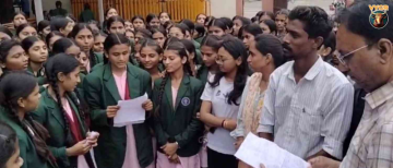 250 Students of Mengaon Kanya Shiksha Parisar Stage 10 KM Foot March to Khargone Collectorate Over Warden's Suspension