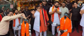 Future is Here! Humanoid Robot Performs Pooja & Dance at Ujjain Shop Inauguration