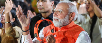 PM Modi Joins ‘Bhajan Clubbing’ in Delhi as Gen Z Dances to Devotional Beats