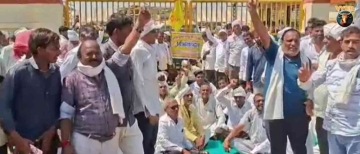 Khargone Farmers Lock Mandi Gates Over MSP Delay; 1 Farmer Dead During Protest