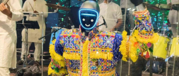 Navsari Navratri Gets a Tech Twist as Humanoid Robot Dances to Geeta Rabari’s Songs