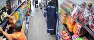 7.6 Magnitude Earthquake Hits Panama: Viral Video Shows Man Saving Alcohol Bottles Amid Tremors