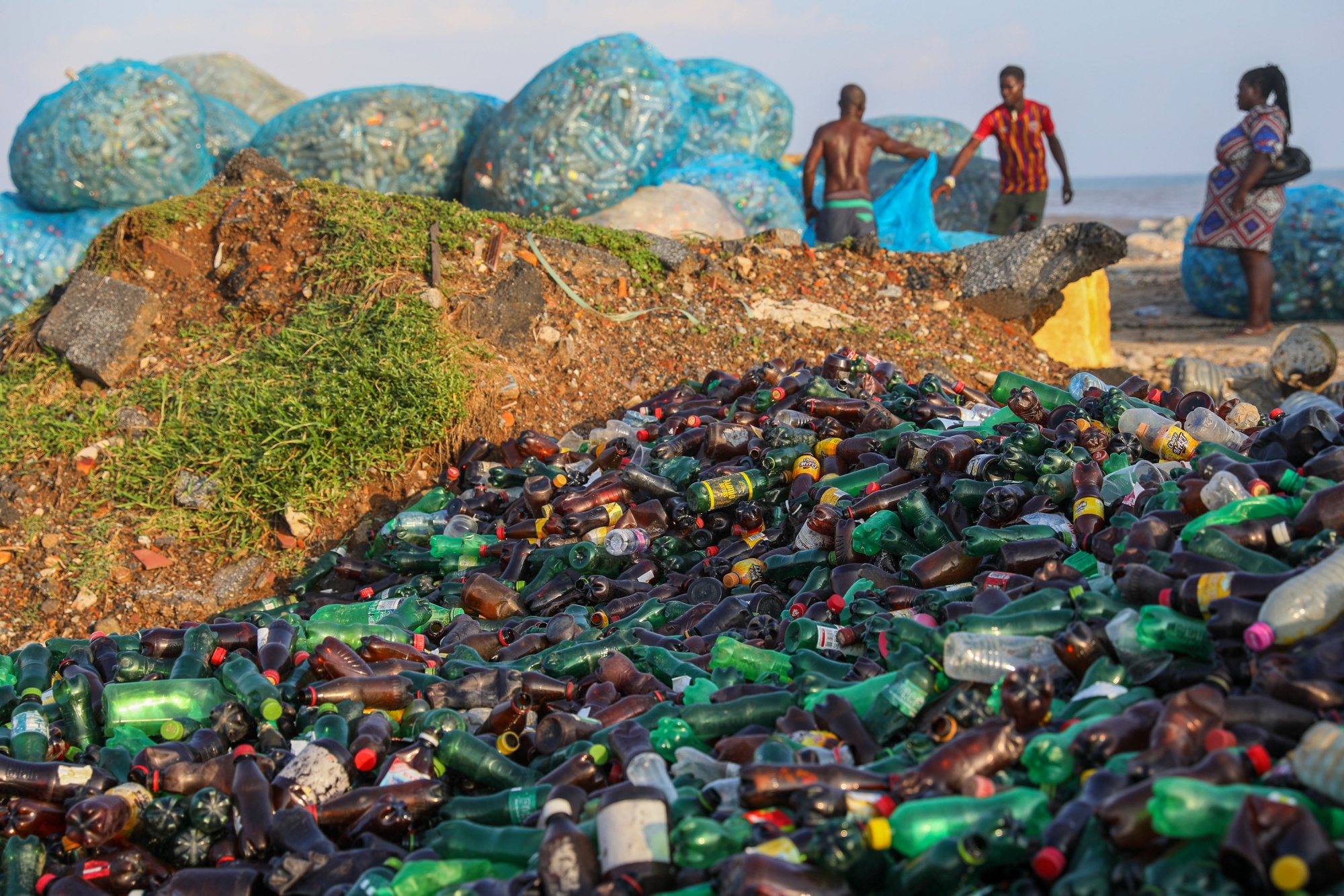 Photo: pepsico sued by new york state for plastic pollution