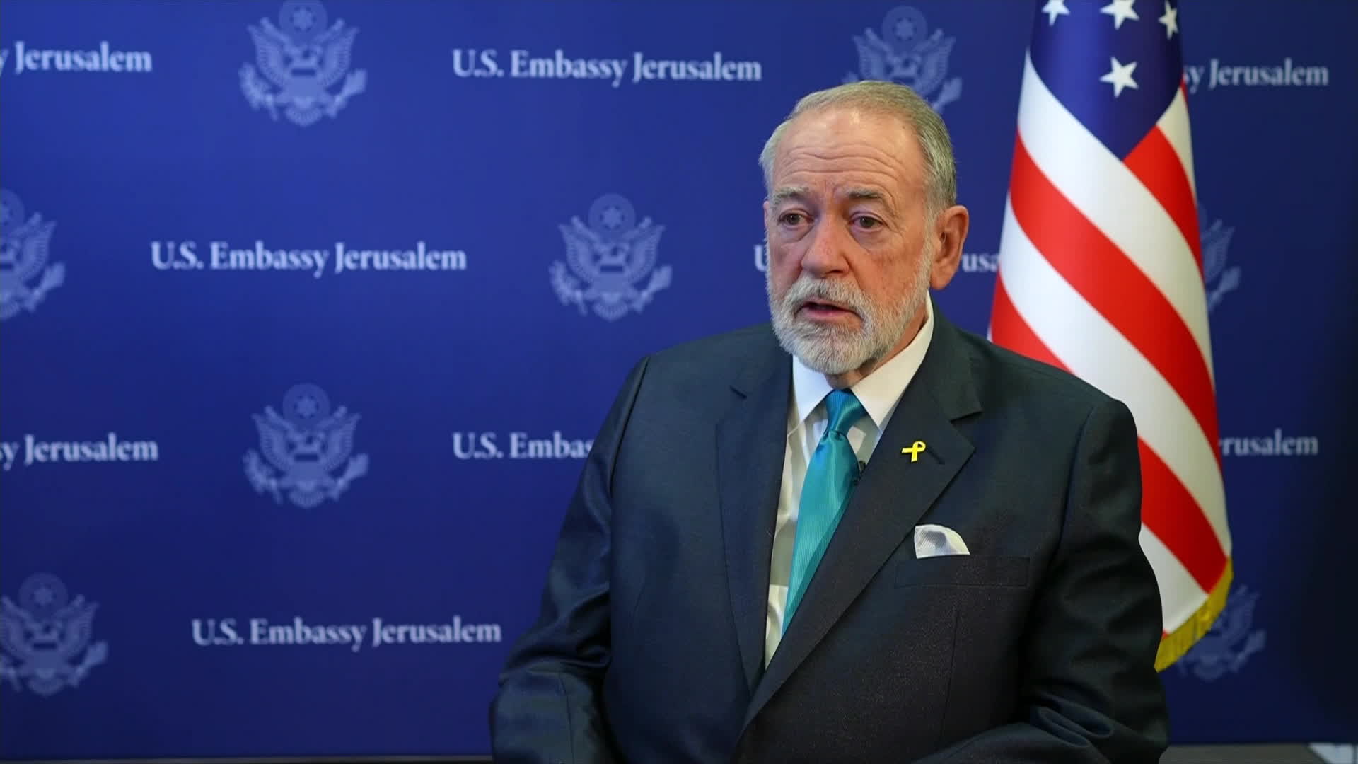 huckabee suggests muslim countries should give up land for palestinian state