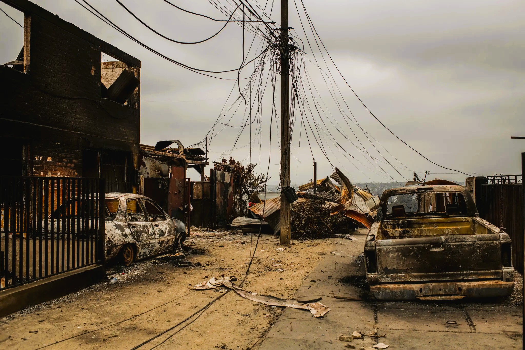 photo: Burned cars in the El Olivar area.