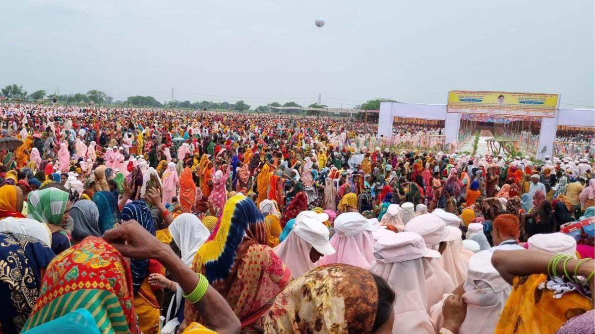 mass gathering in tempels