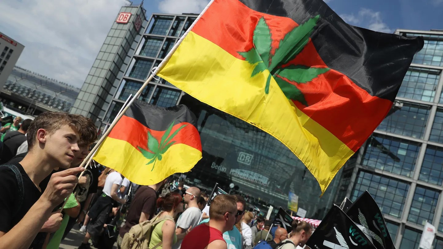 photo: berlin protest for legalisation of cannabis