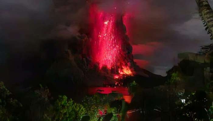 Mount Raung volcano erupts in Indonesia - Over 11,000 evacuated, Tsunami alert