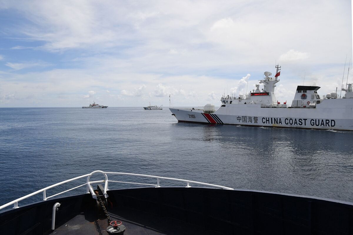 china and Philippine ships