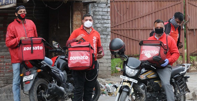 photo:zomato delivery drivers