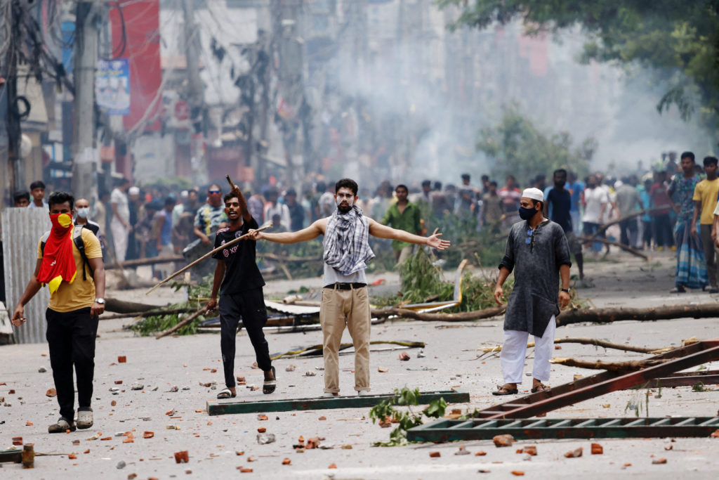 Bangladesh Civil War - Hundreds of peaceful student protestors shot dead as Sheikh Hasina fails a nation