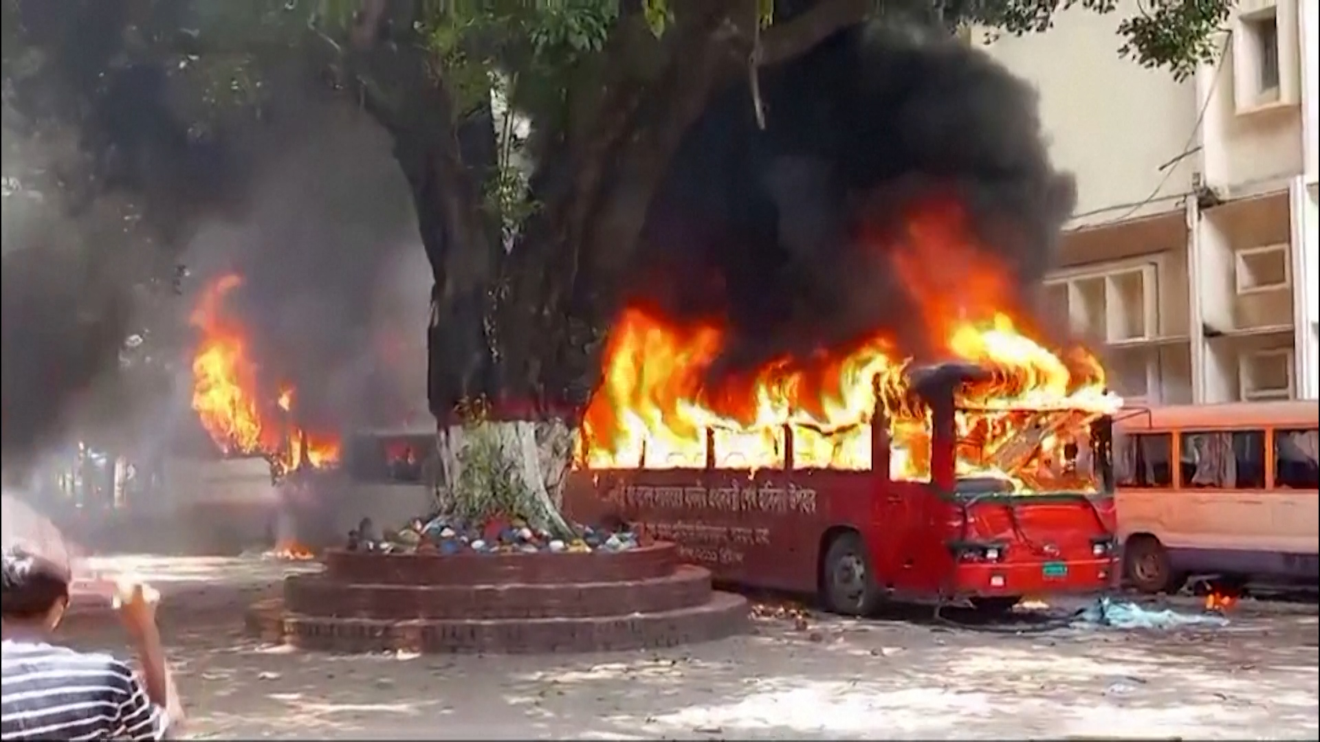 Bangladesh Civil War - Hundreds of peaceful student protestors shot dead as Sheikh Hasina fails a nation