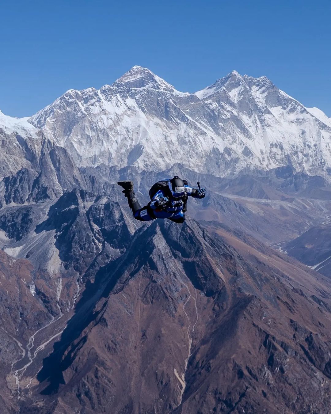 Photo:India's Shital Mahajan sets a record-breaking parachute landing