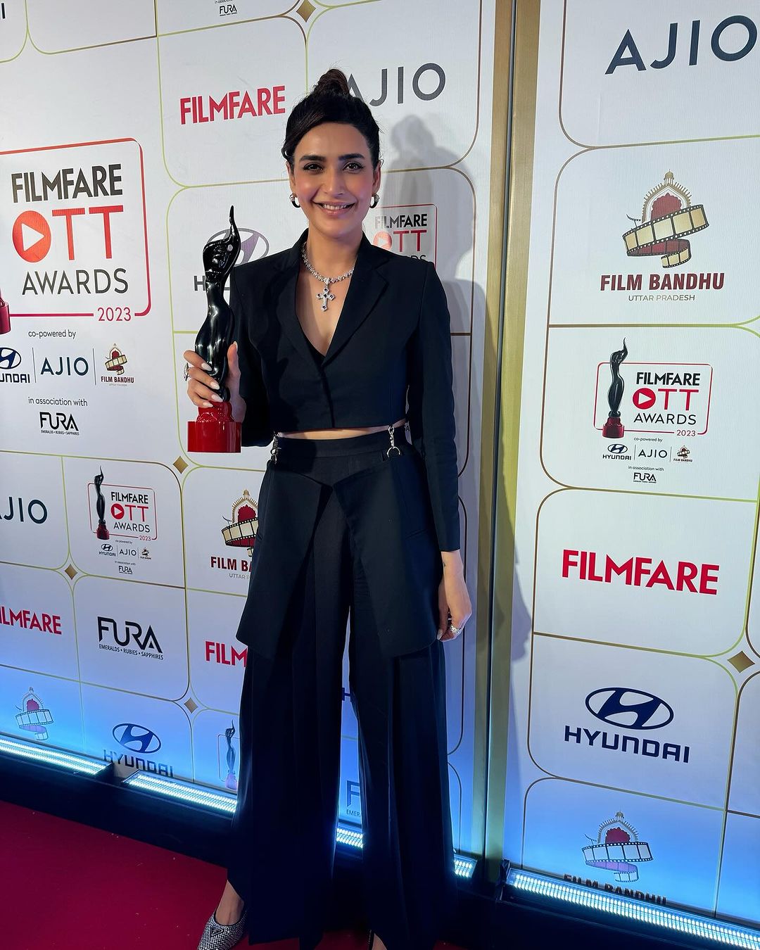 Pic: Filmfare OTT Awards 2023: Alia Bhatt & Manoj Bajpayee win big. Check out the full list.