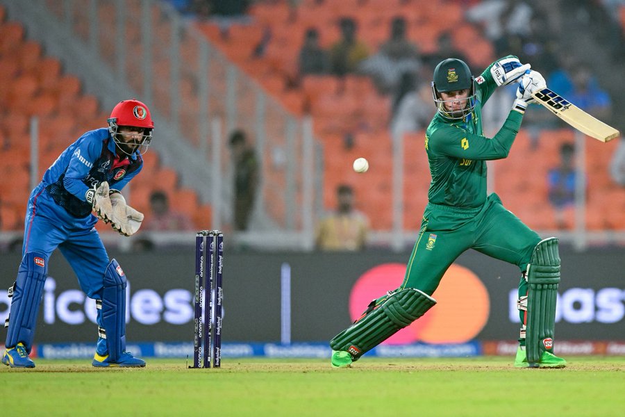 Photo: Van der Dussen leads South Africa to victory against Afghanistan in the 2023 World Cup