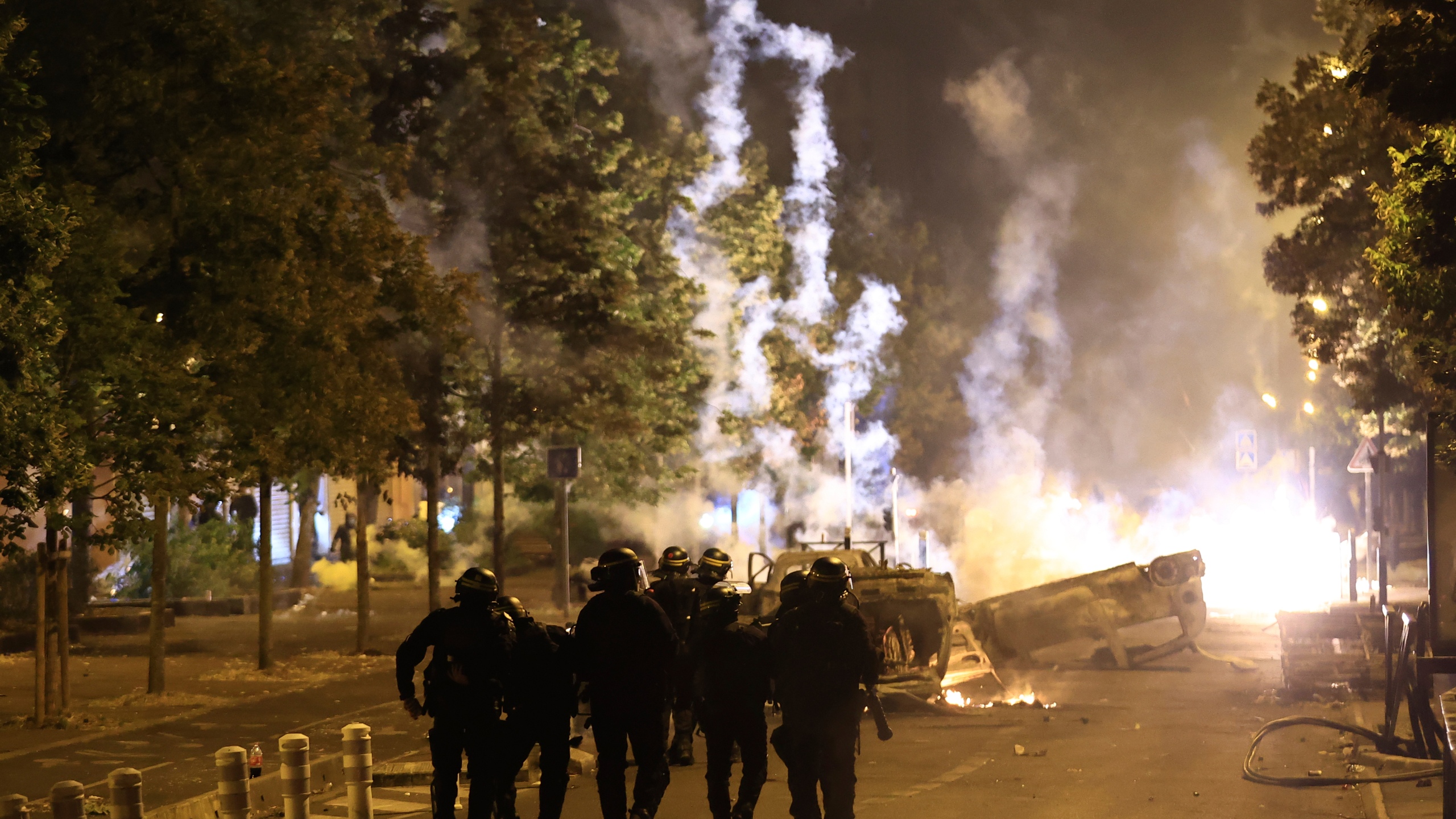 France Protests: Riots continue, over 400 arrested, and 14 detained