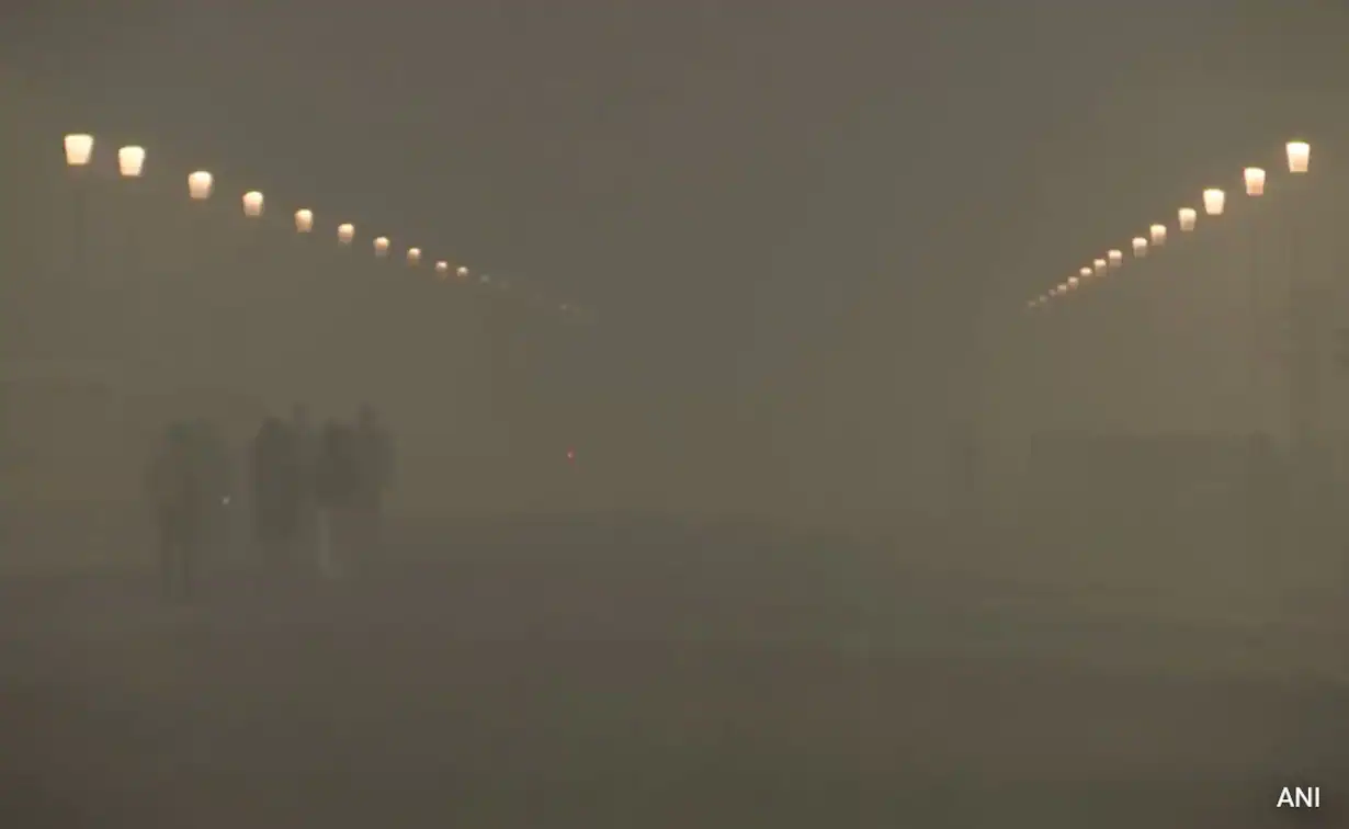 Delhi Dense Fog Engulfs Delhi, Mercury Drops As Cold Wave Tightens Grip, Alert Issued