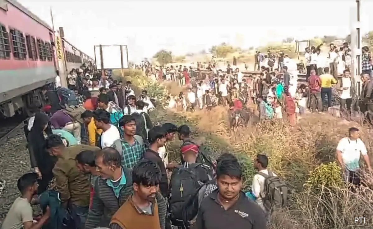 Jalgaon train accident pushpak express