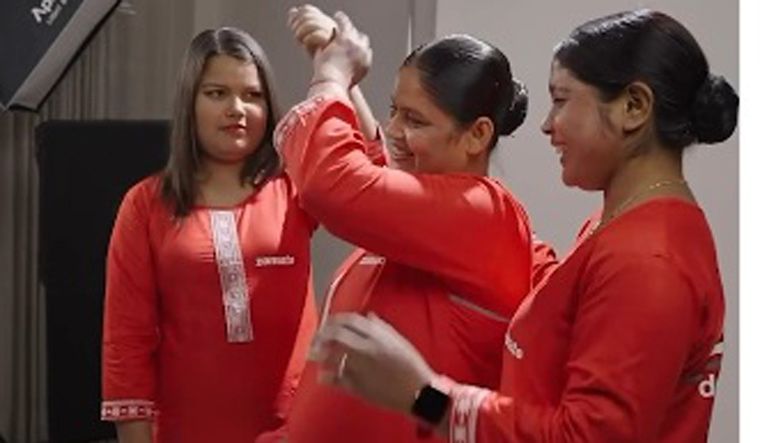 Zomato women delivery partners can choose to wear a kurta.