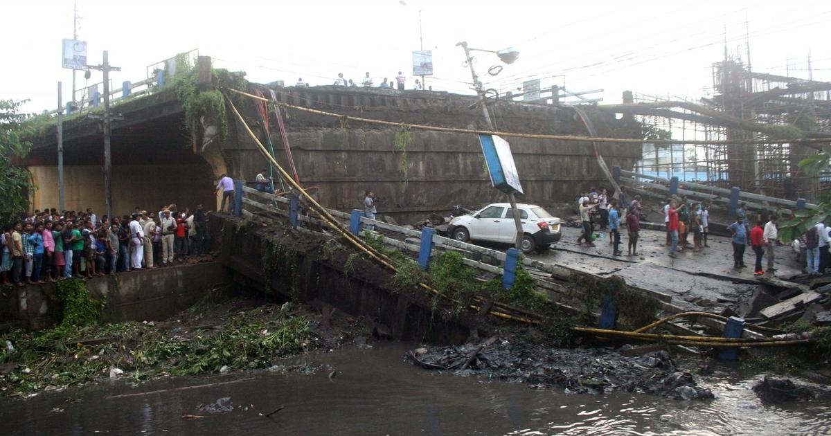 photo:Majerhat Bridge collapse, India, 2016