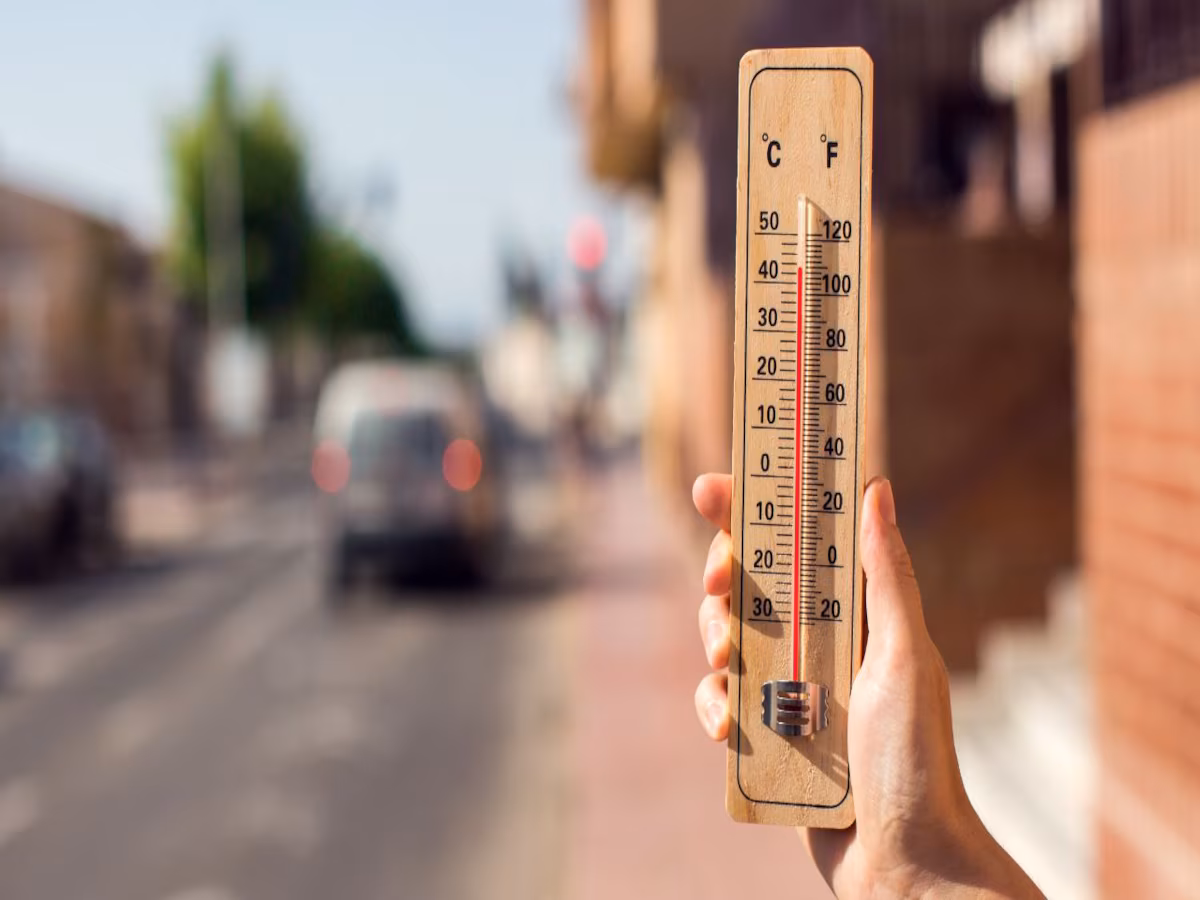 Struggling to Sleep in the Summer Heat? 10 Natural Ways to Sleep Cool in Summer Without AC