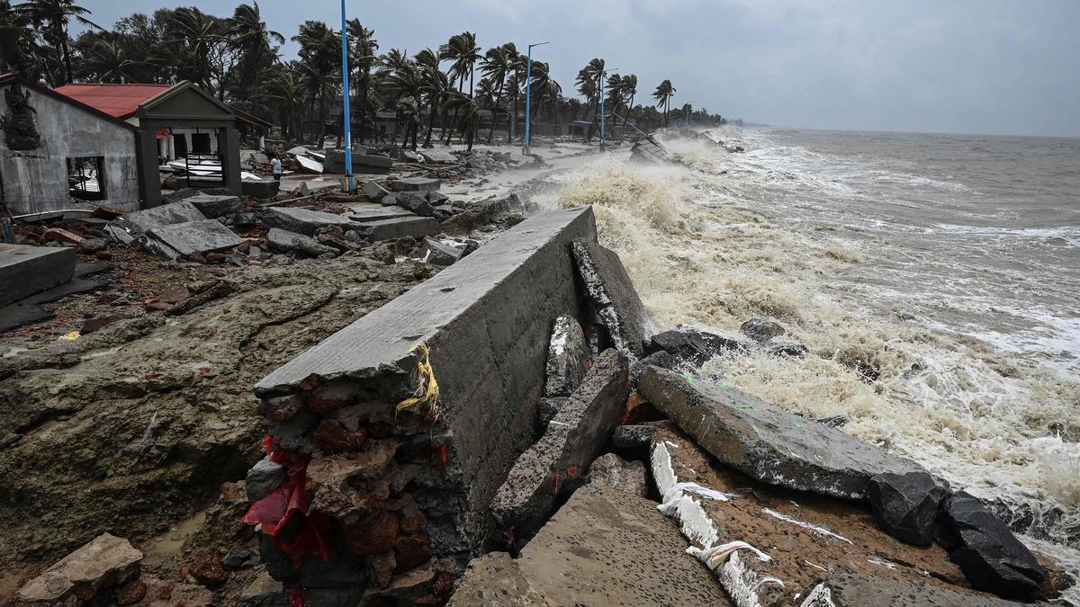 Rising Seas Put Kolkata, Mumbai Homes at Risk