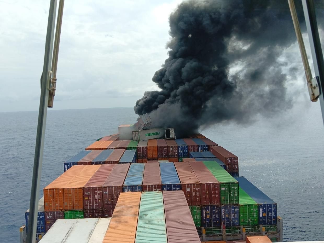 Singapore Container Ship Suffers Explosion Off Kerala Coast, 18 Crew Rescued by Navy and Coast Guard