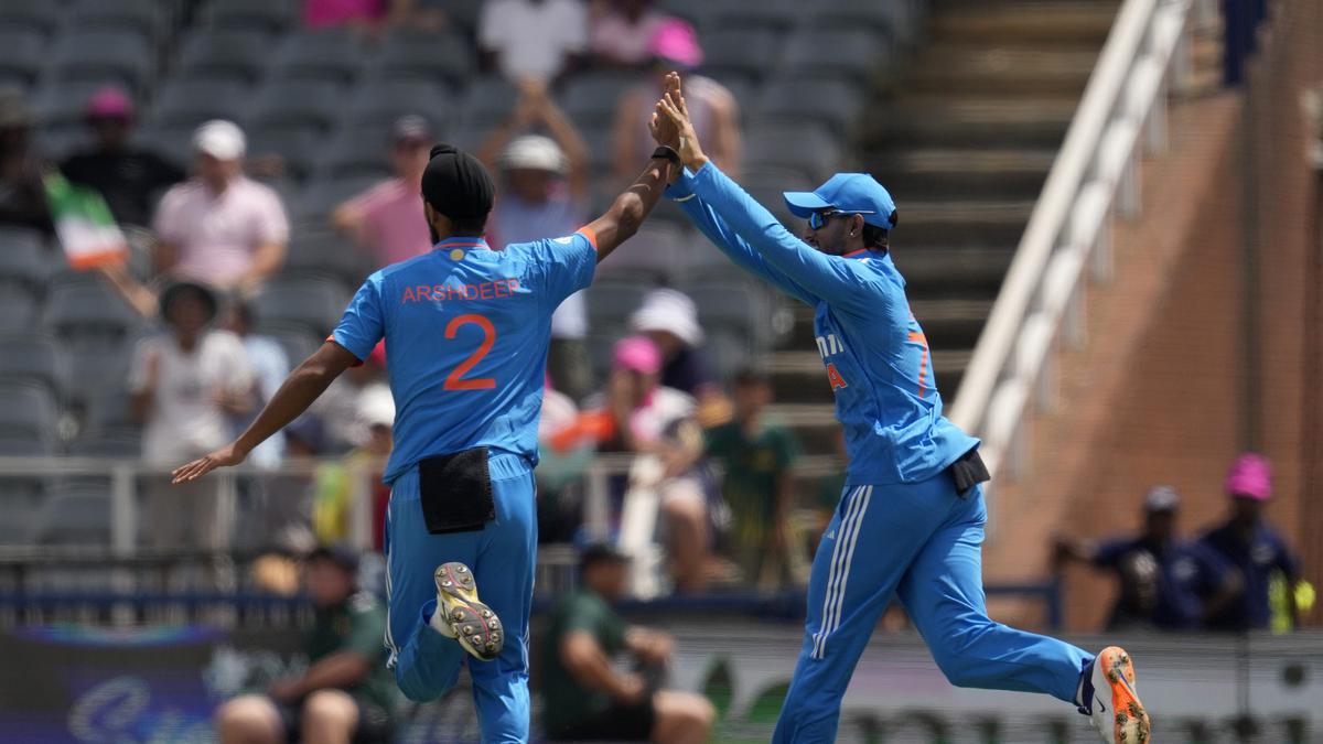 IND thrashes SA by 8 wickets in 1st ODI, takes 1-0 series lead