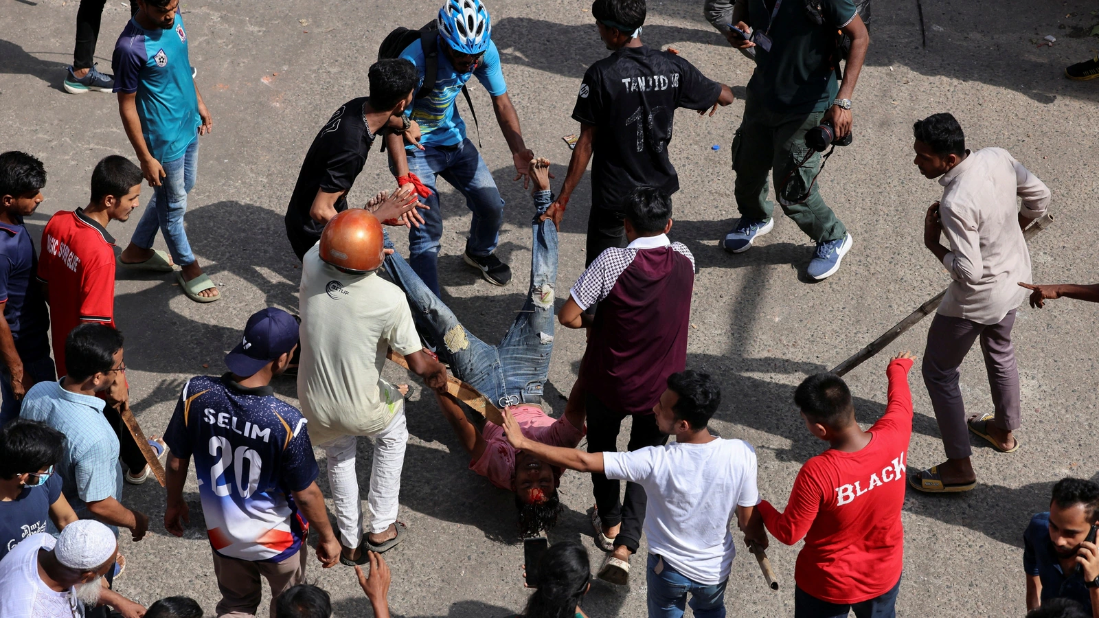 Bangladesh Civil War - Hundreds of peaceful student protestors shot dead as Sheikh Hasina fails a nation