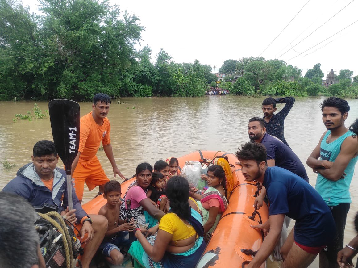 Flood-hit in Yavatmal district of Maharashtra, IAF ran for help 