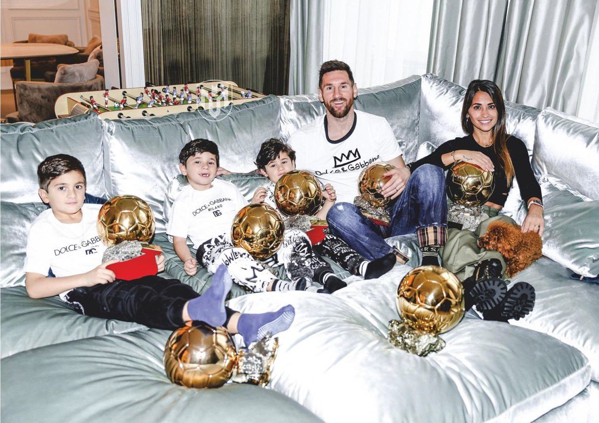 Messi with his full family 