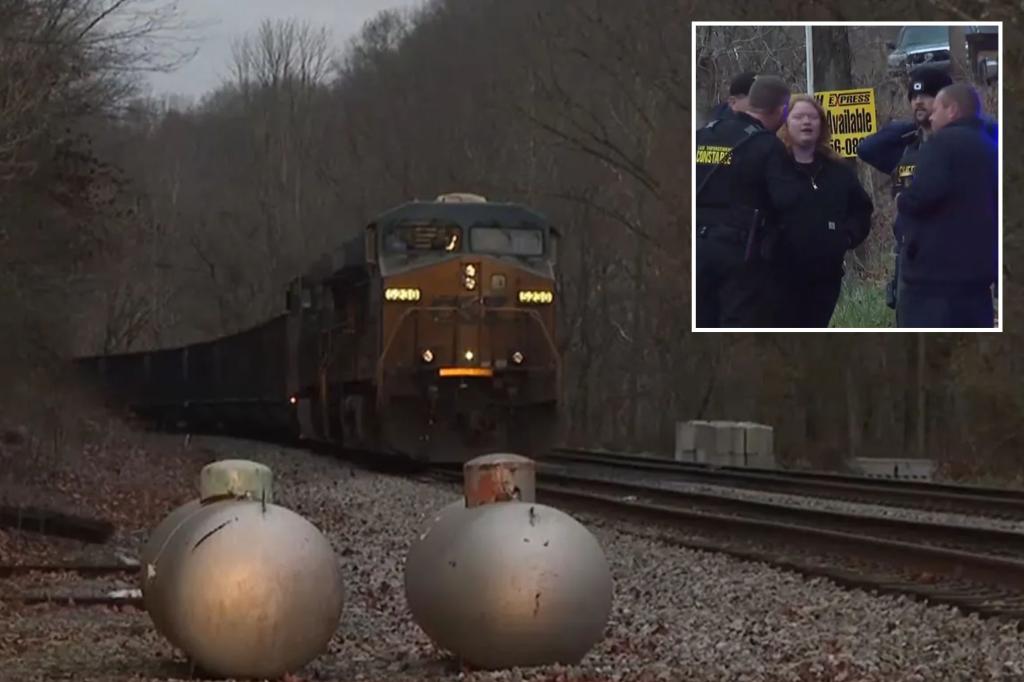 Photo: Kentucky: State of emergency declared after train derailed 