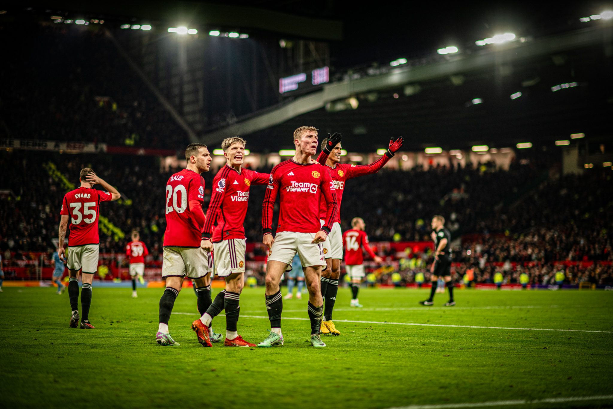 Photo: Manchester United(Still from the Ground)