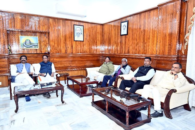 photo: CMO, jharkhand in a meeting 