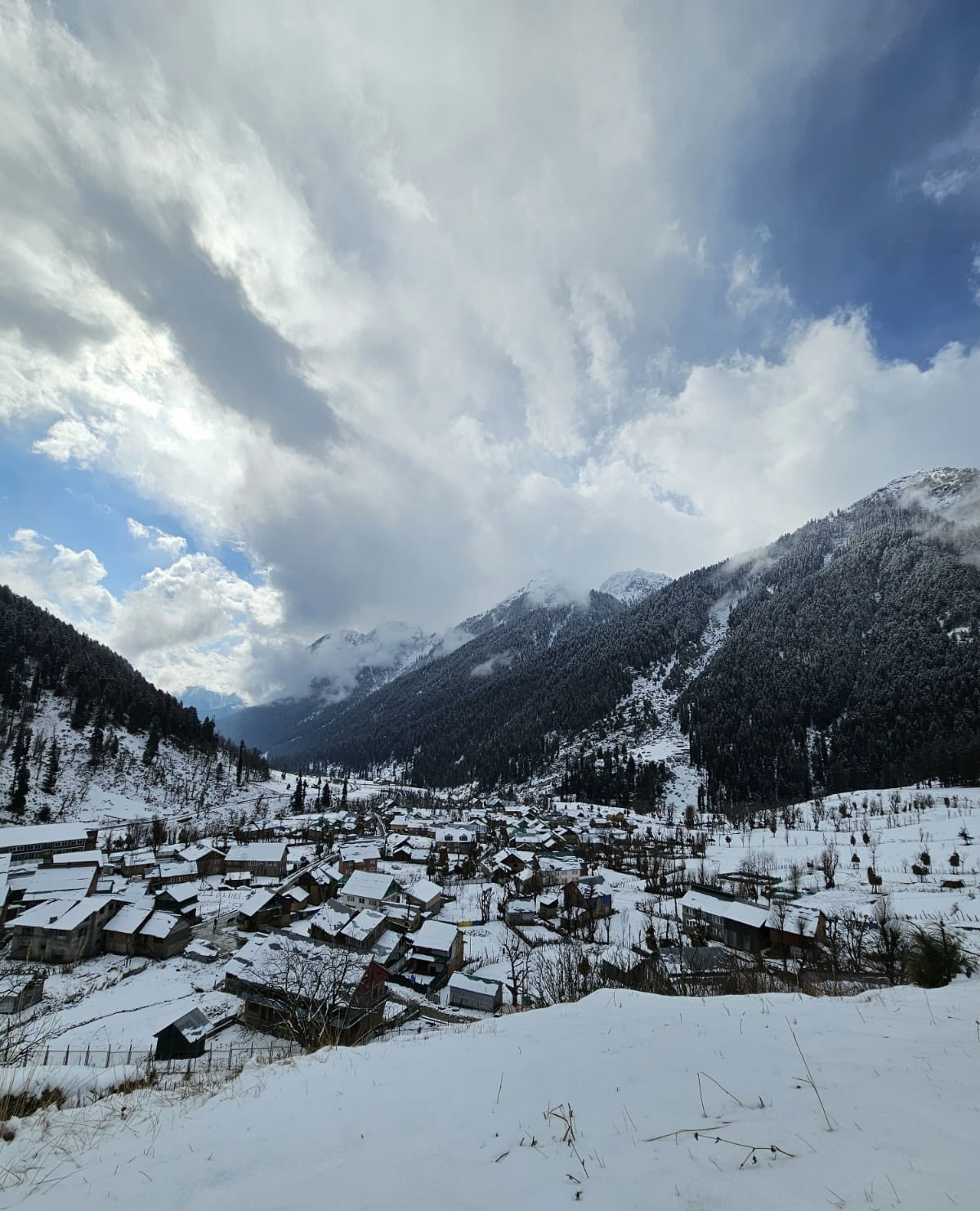 photo: Pahalgam covered in snow