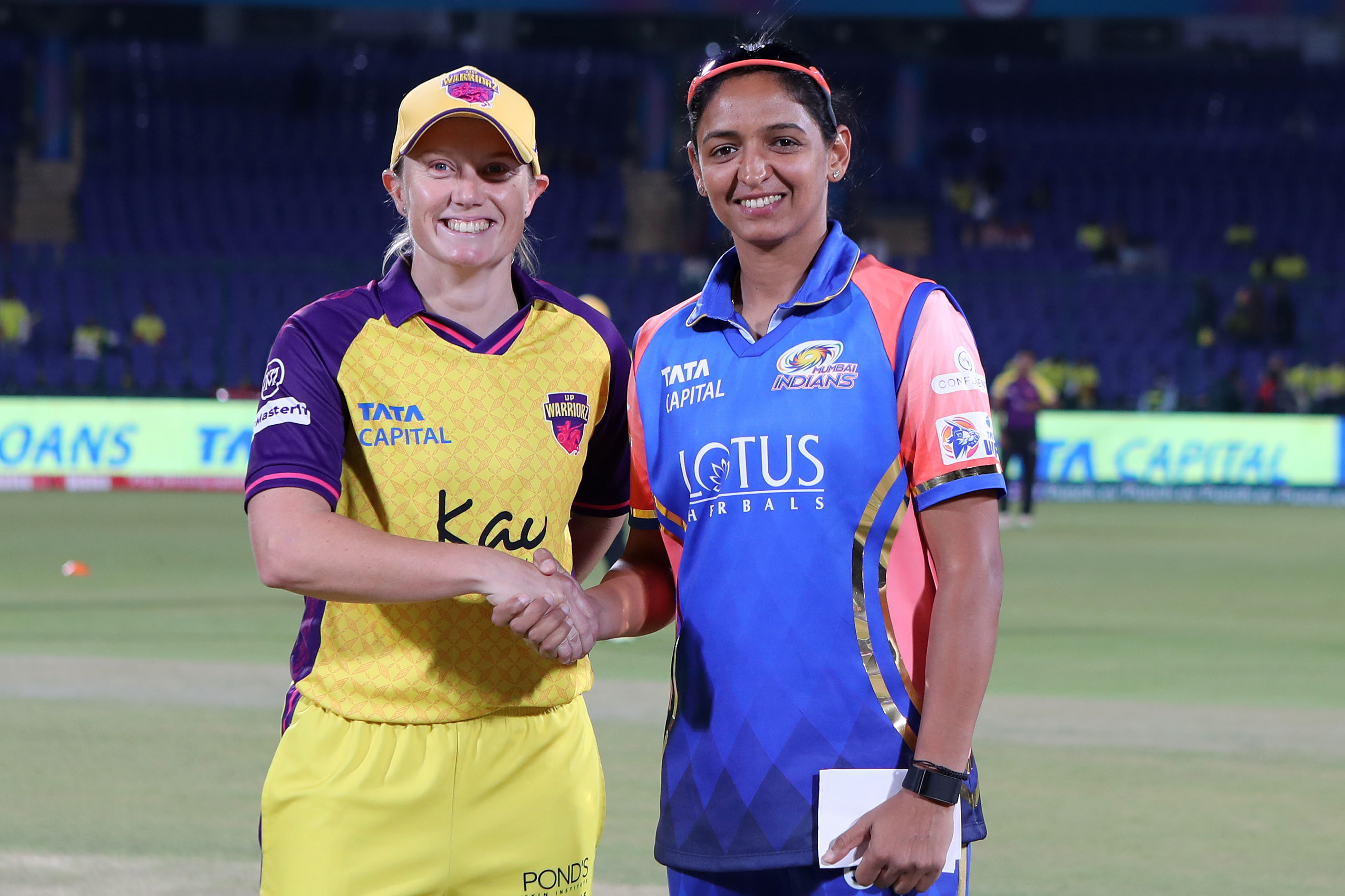 The two captains at the toss