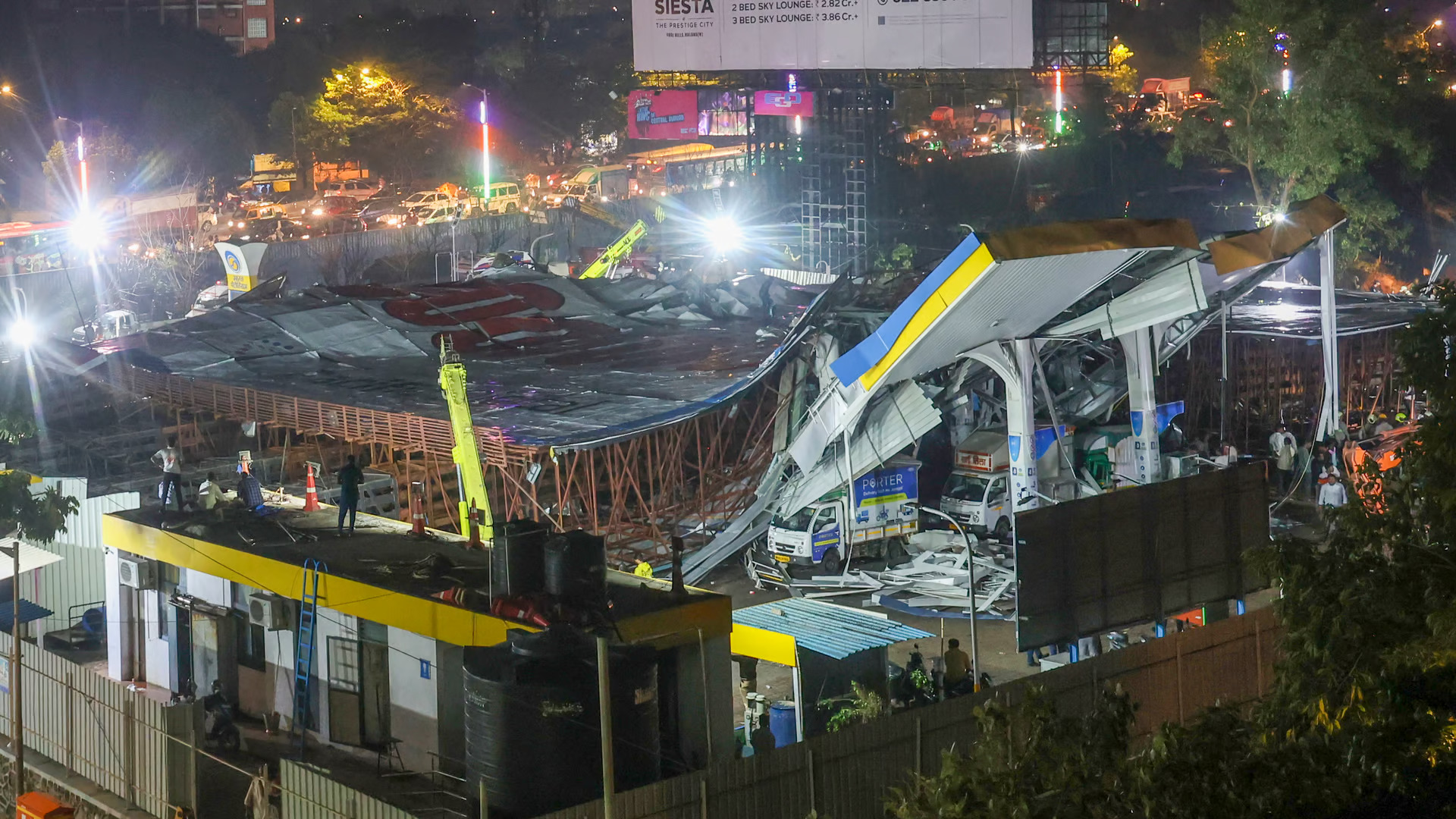 photo:Mumbai's Ghatkopar, a 70-meter billboard collapsed