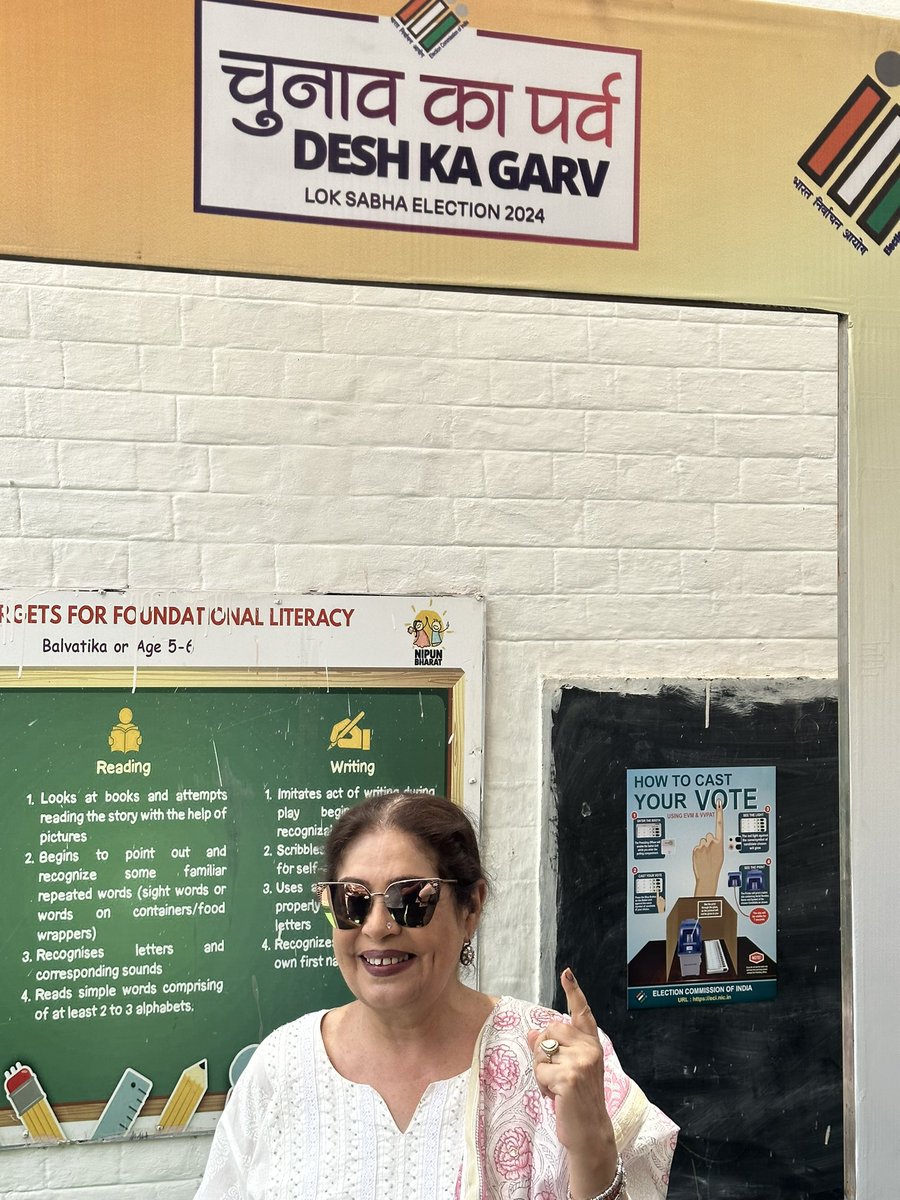 photo: Kirron Kher Votes in Chd