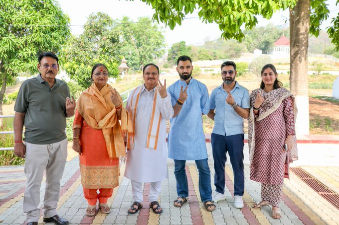 photo : JP NAdda and family