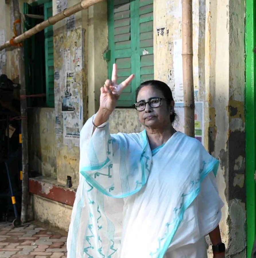  Mamata Banerjee votes in kolkata in Phase 7 