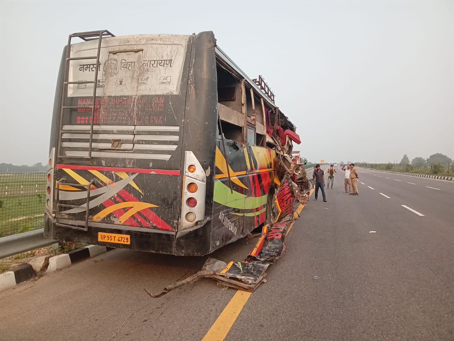 photo: Unnao Bus - milk trolley accident 