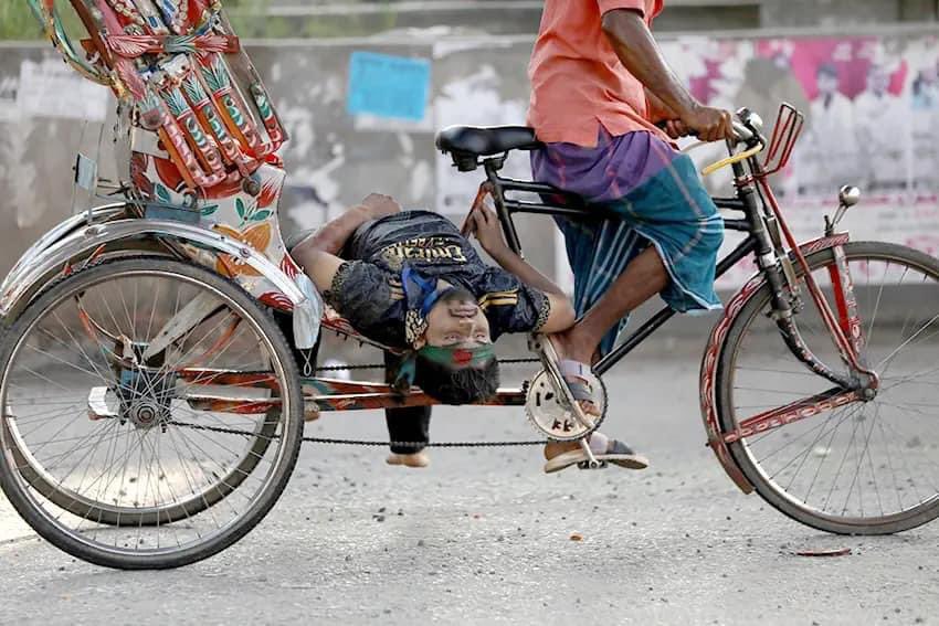 Bangladesh Civil War - Hundreds of peaceful student protestors shot dead as Sheikh Hasina fails a nation