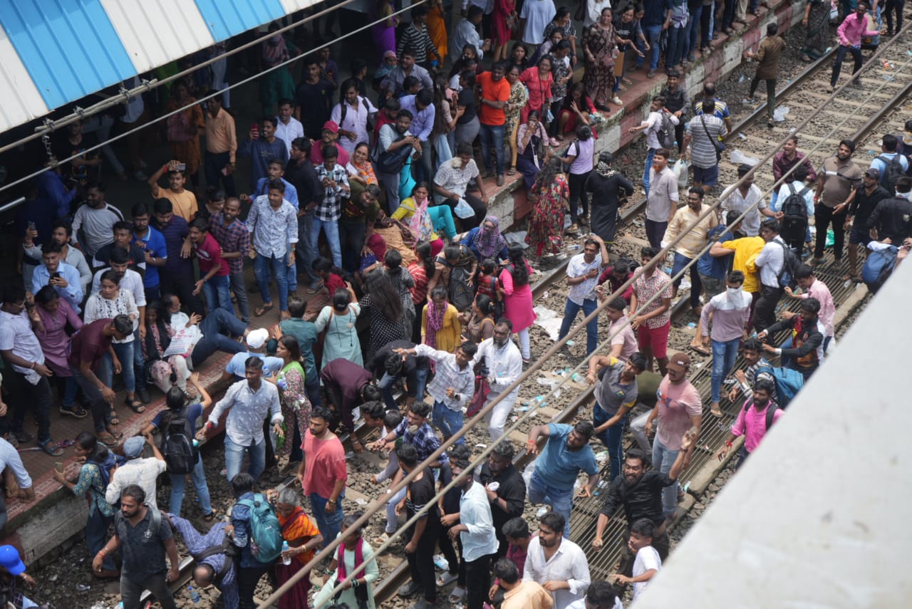 Thane Protests over 2 four y/o Kids in School turns violent