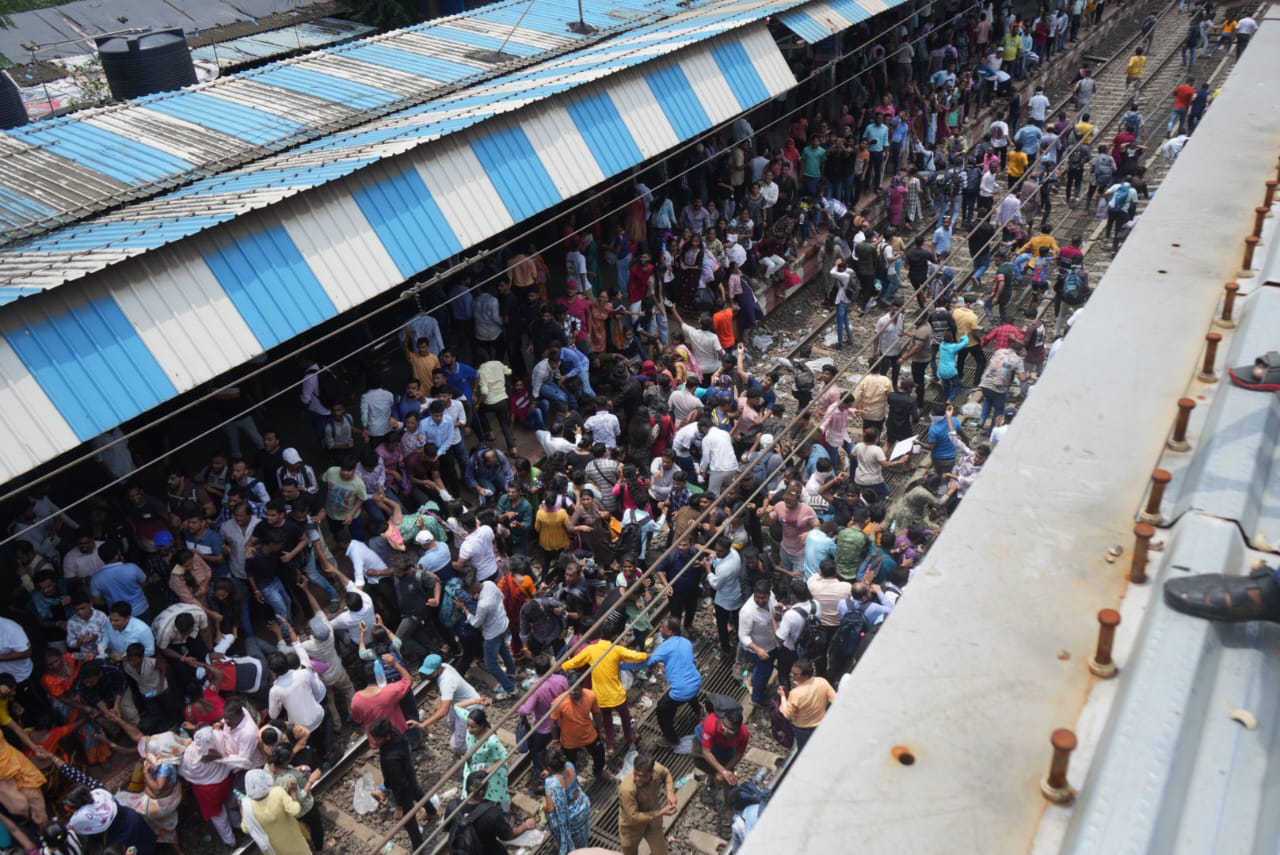 Thane Protests over 2 four y/o Kids in School turns violent