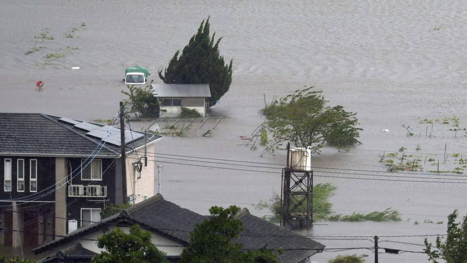 Typhoon Shanshan japan