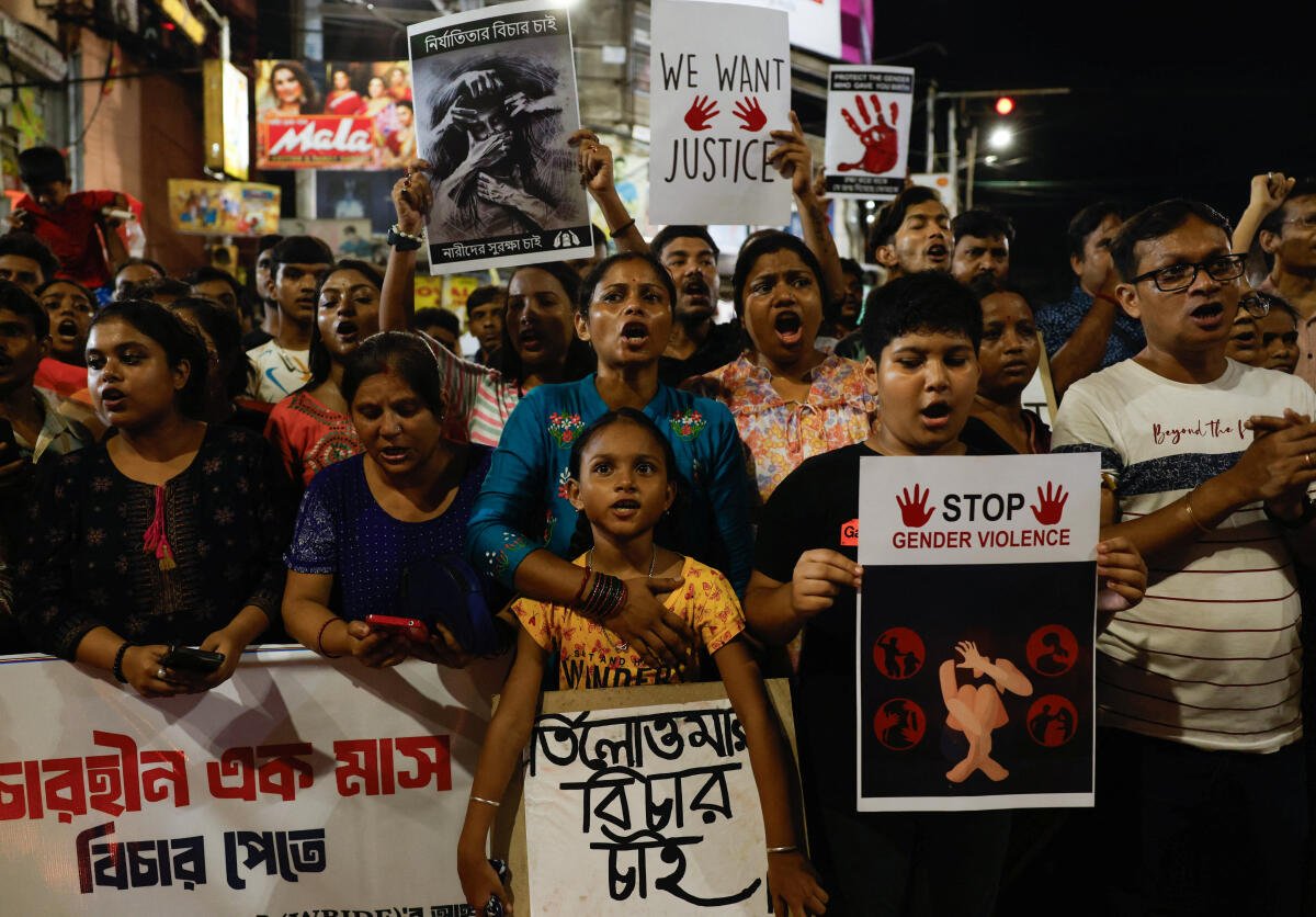 A resident doctor protests at Safdarjung Hospital in Delhi Tuesday