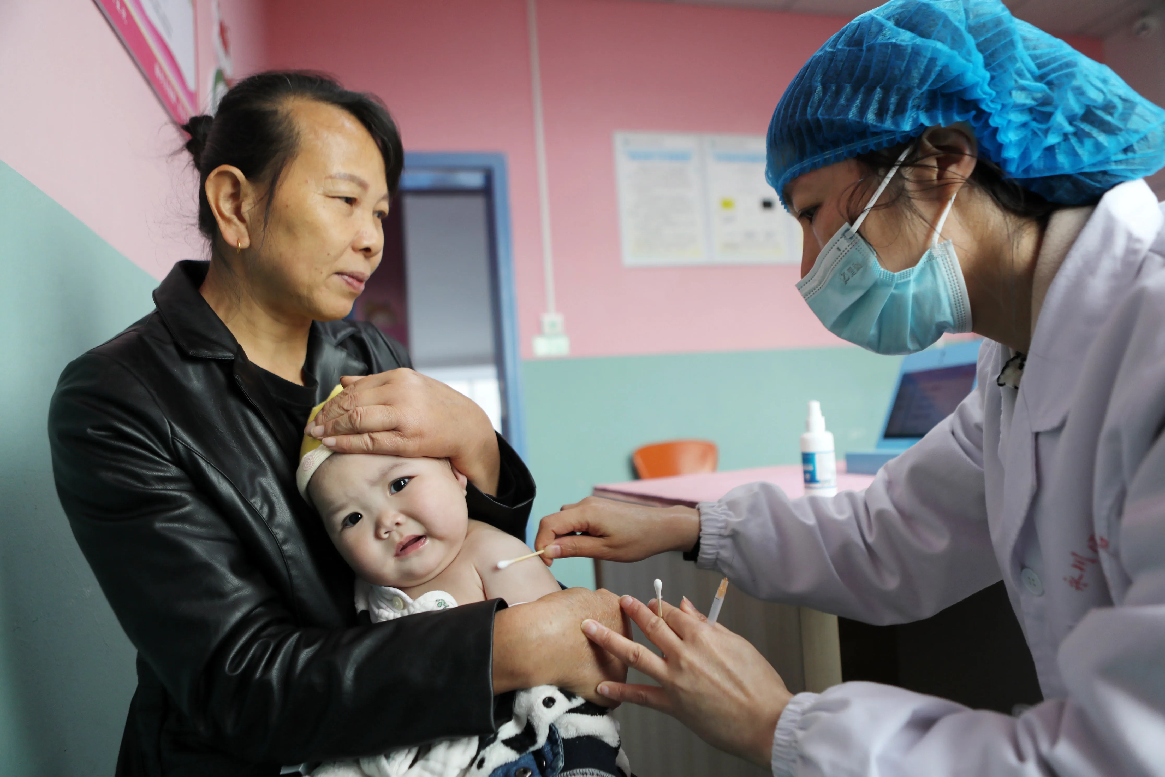 Pic: Mysterious pneumonia surge in China, hospitals flooding with sick children