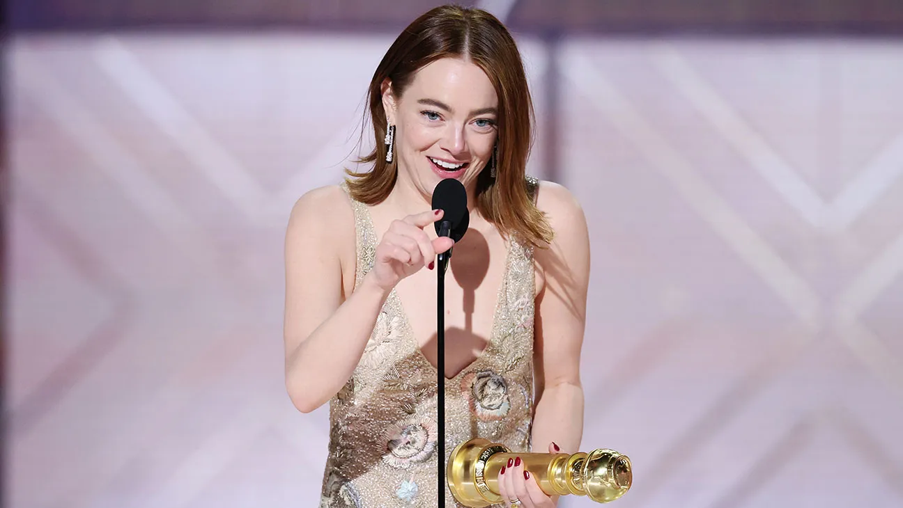 emma stone golden globes 2024