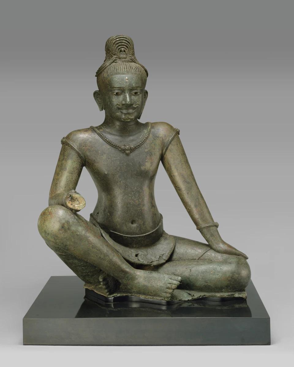 Among the pieces being returned are "The Bodhisattva Avalokiteshvara Seated in Royal Ease," a bronze sculpture from the late 10th to early 11th century,