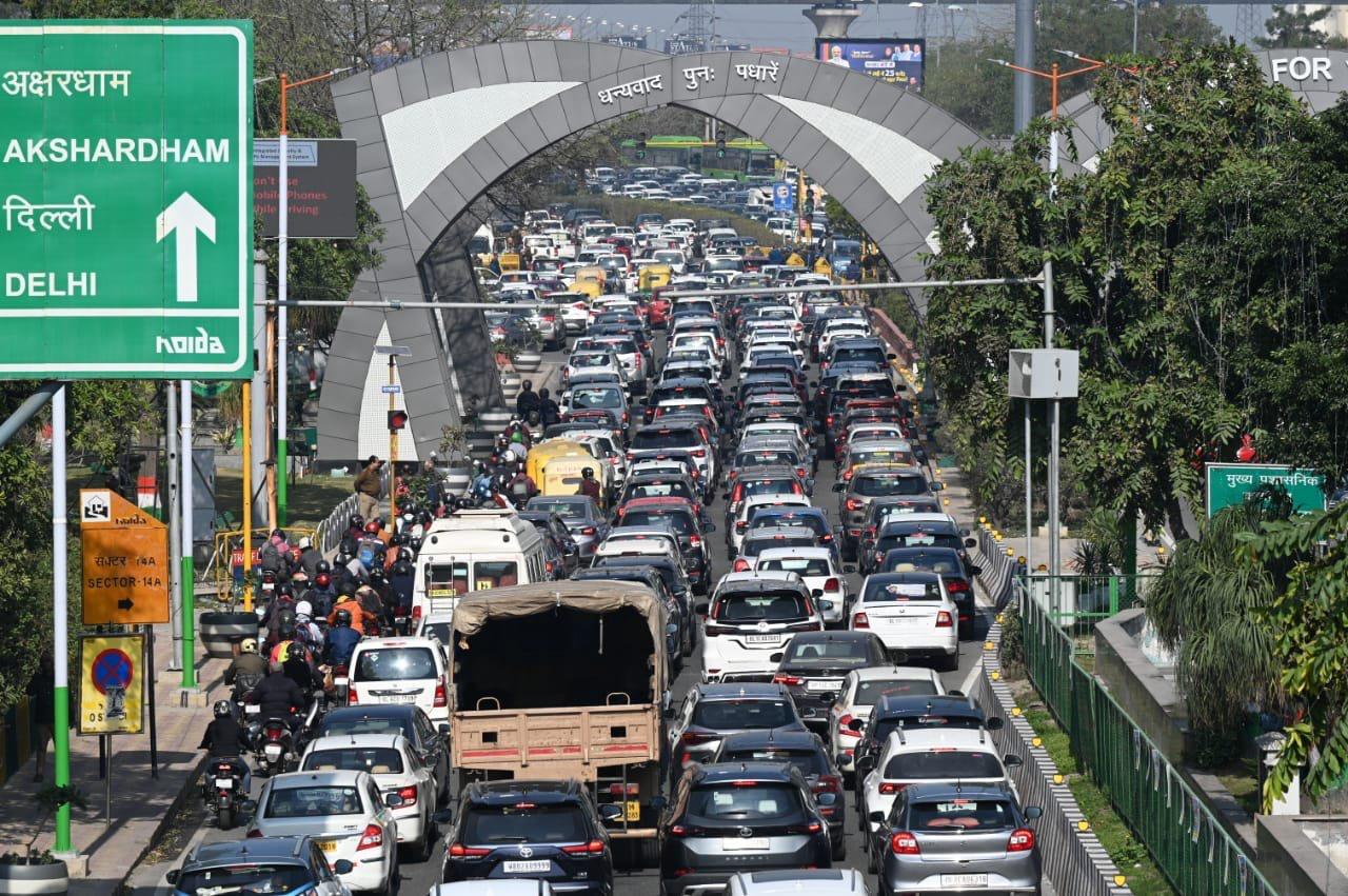 massive traffic jam amid farmers protest